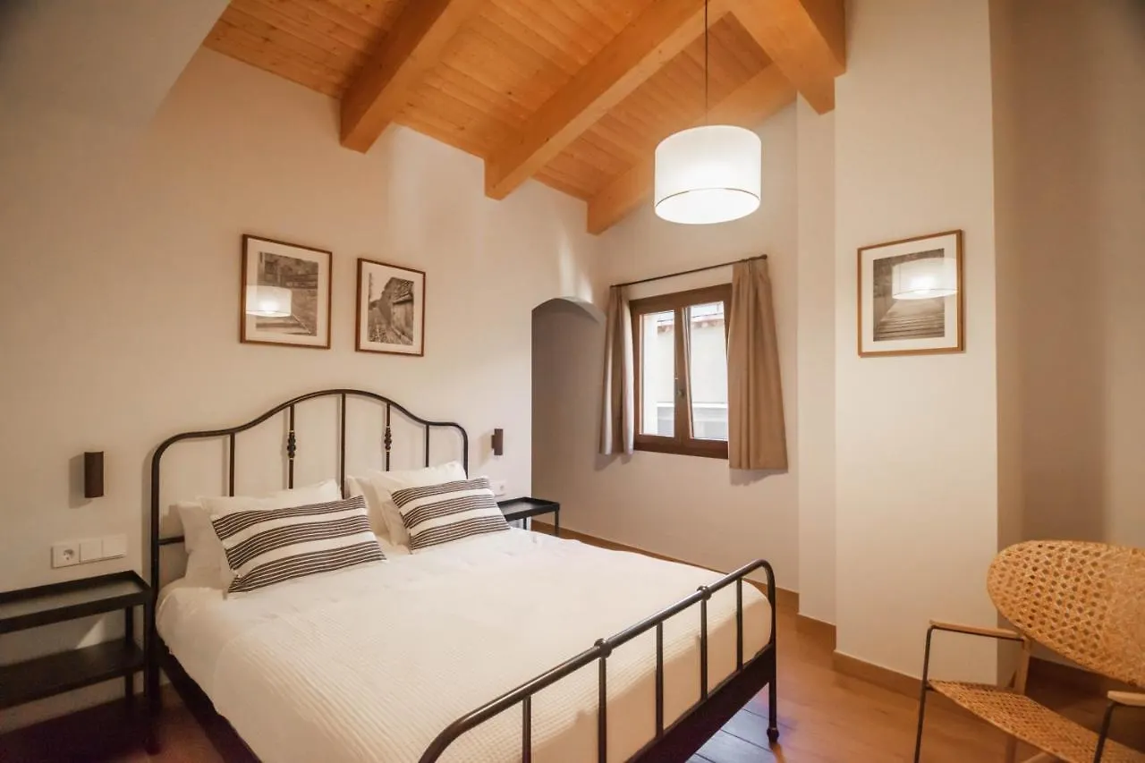 Cal Negret Rural Apartments Alos de Balaguer